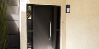 usi metalice apartament